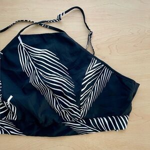 Black and white palm halter top